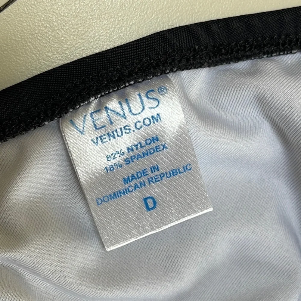 ❤️ 🆕 VENUS blue bikini top size D (top only)